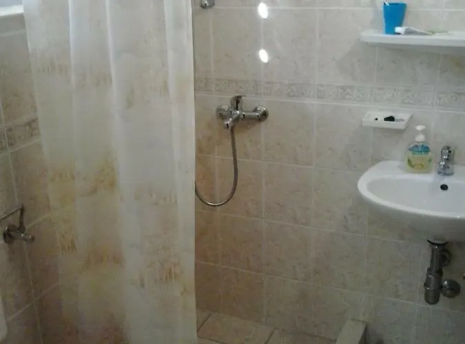 House Rasohatica Tare * Zrnovo
